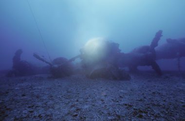 Boeing B17 Flying Fortress wreck - underwater video, Vis Island