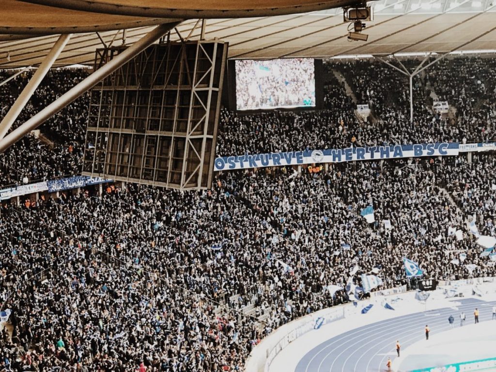 Hertha-Fans in der Ostkurve des Berliner Olympiastadions