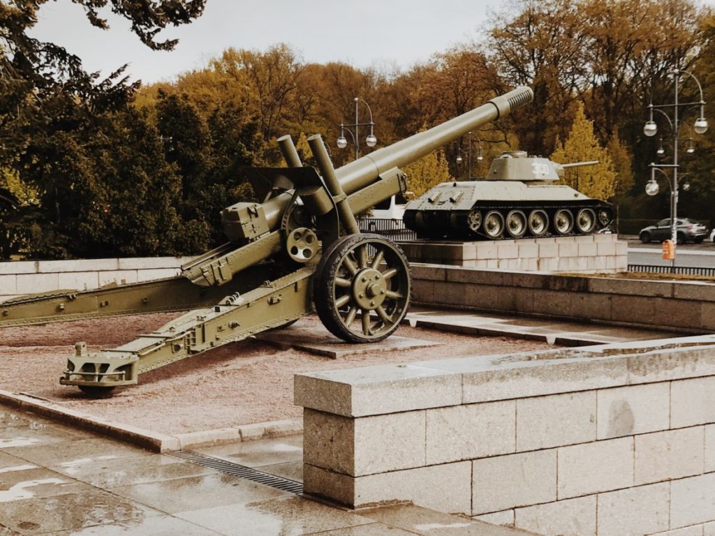 Top ML Howitzer - A howitzer monument dedicated to a World War 2