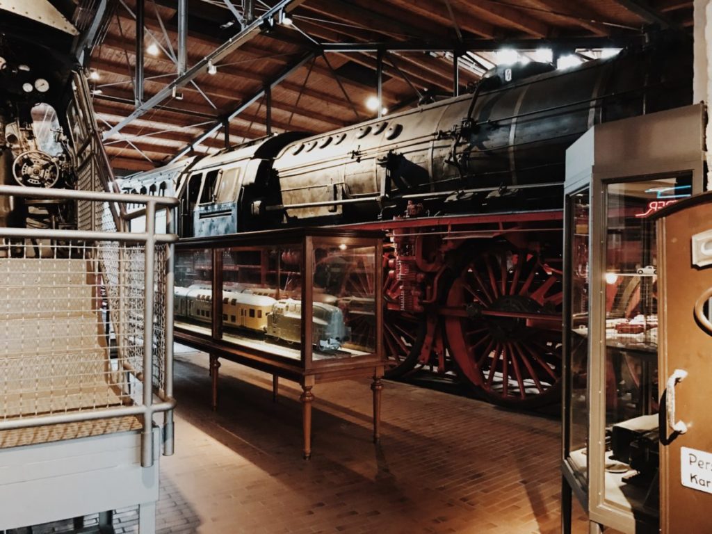 View of the fast train engine from 1939 with its red wheels