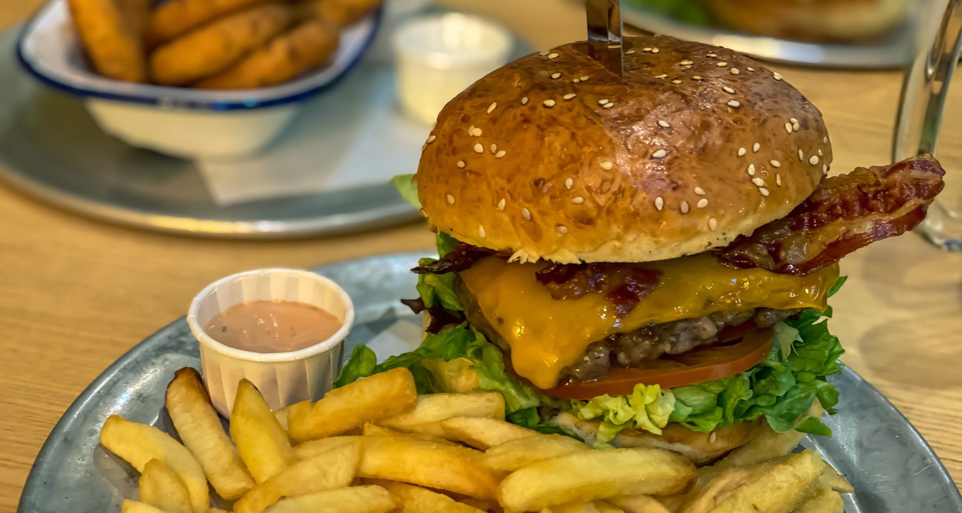 Hamburger Merlon, Pub and Rooms Merlon, Osijek, Croatia