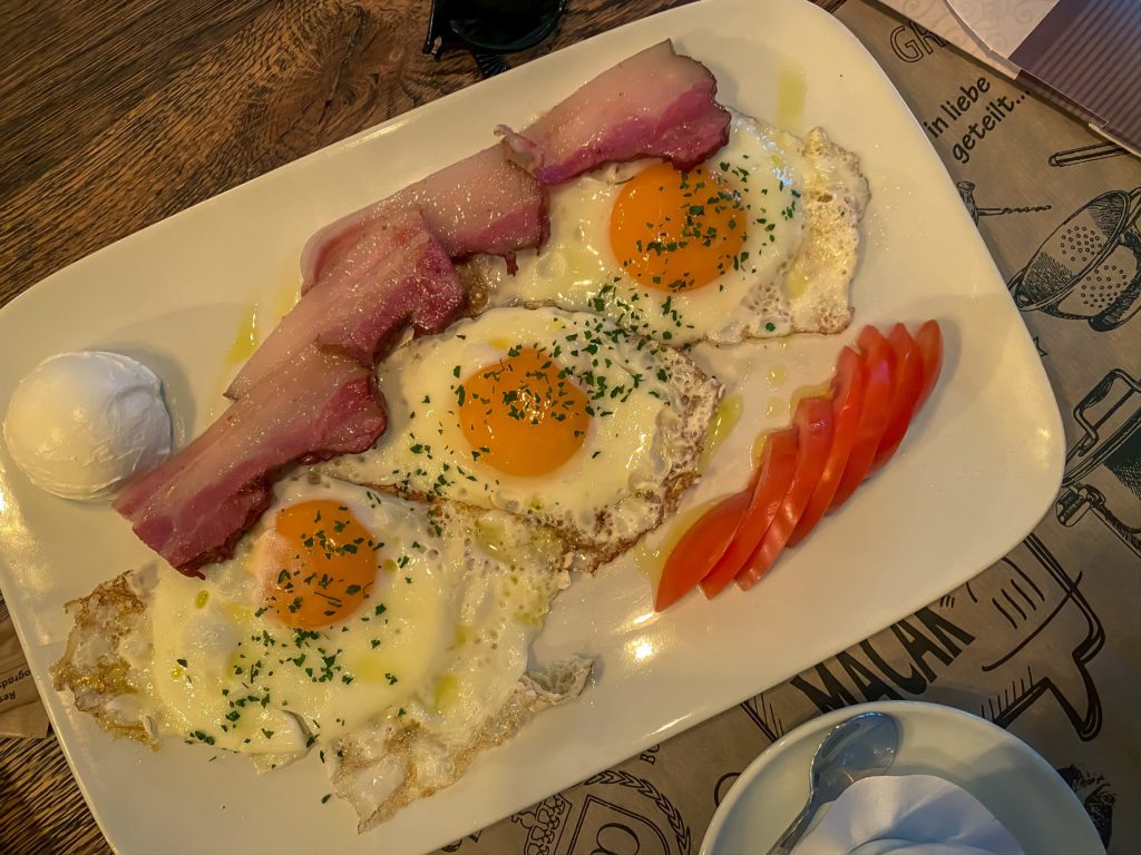 English breakfast menu in Serbia