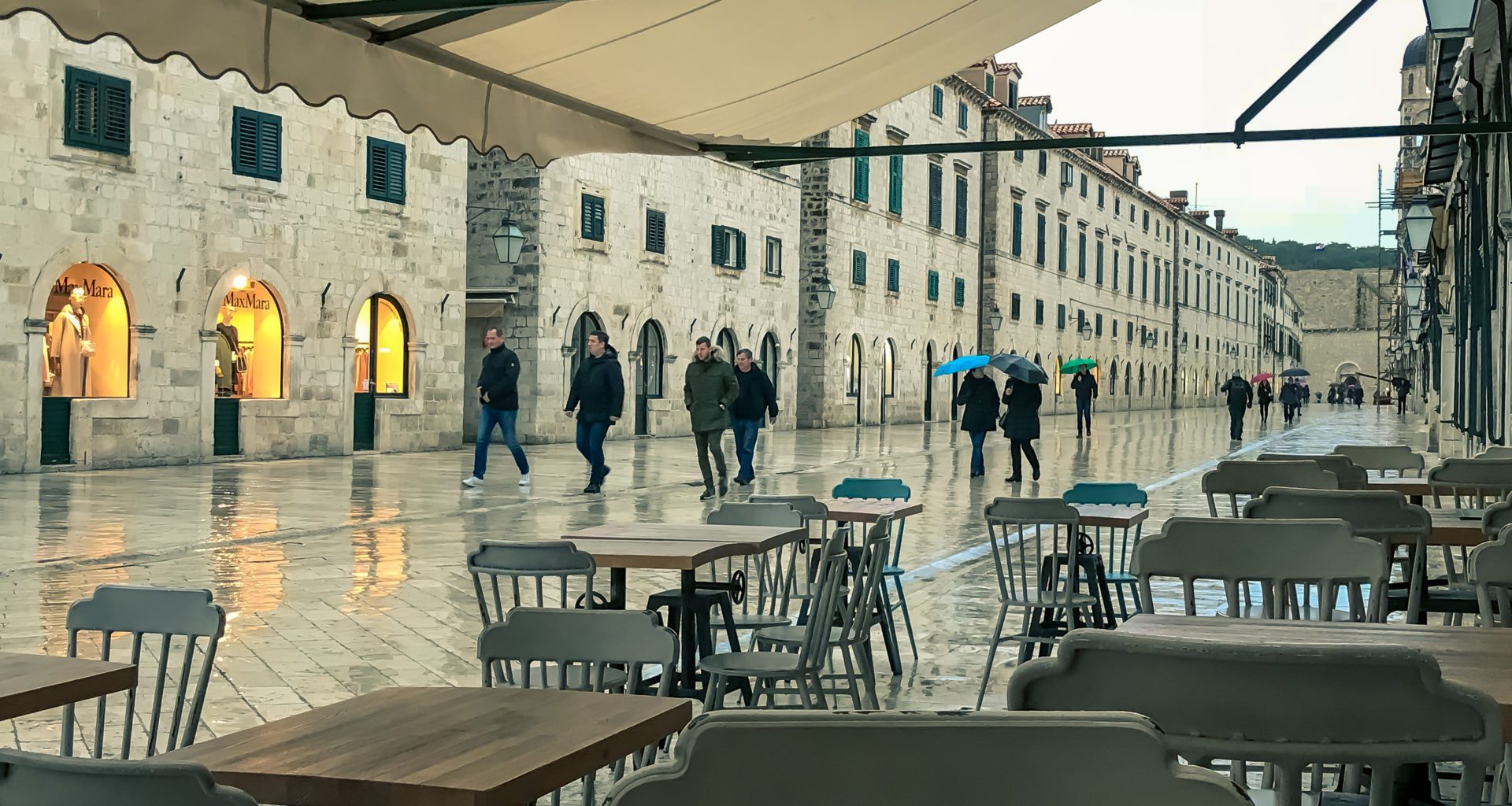 There are no tourists in Dubrovnik with reduced prices of as much as 60 percent!
