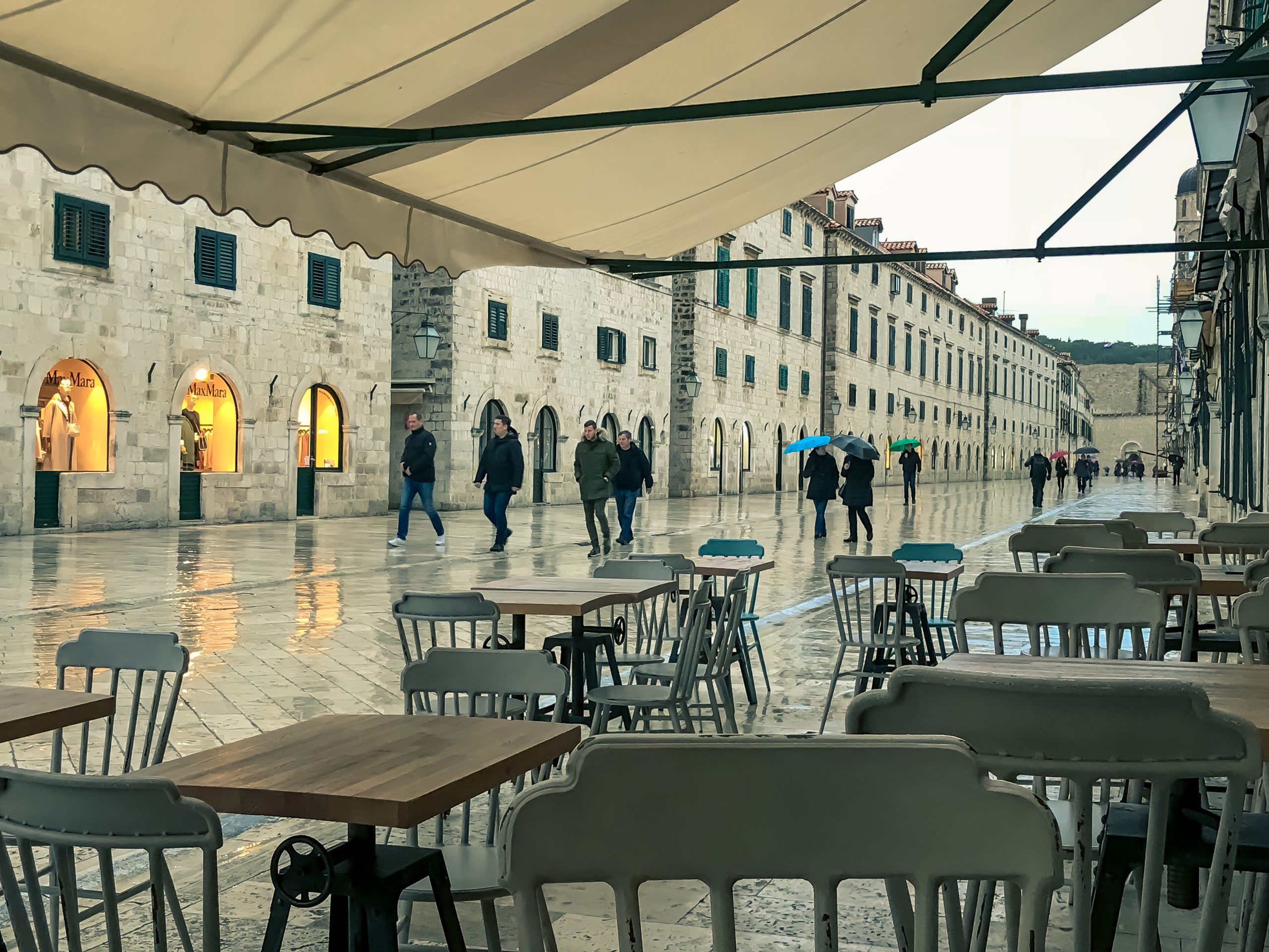 There are no tourists in Dubrovnik with reduced prices of as much as 60 percent!