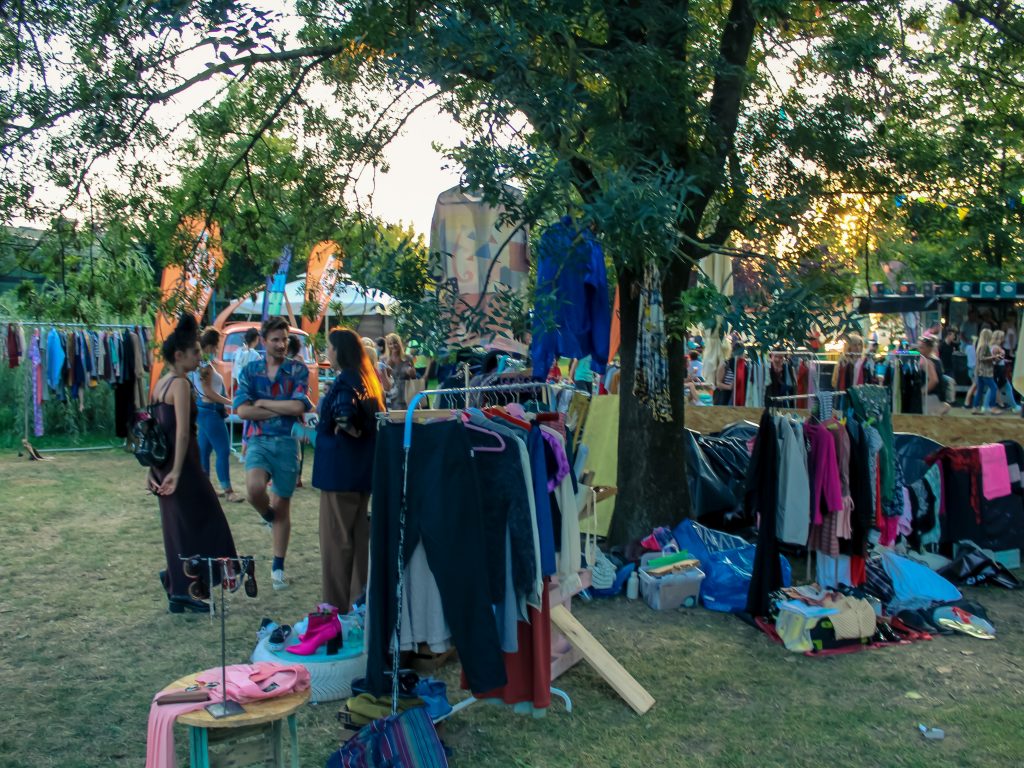 Najs flea market Zagreb - offer of second-hand clothes at affordable prices