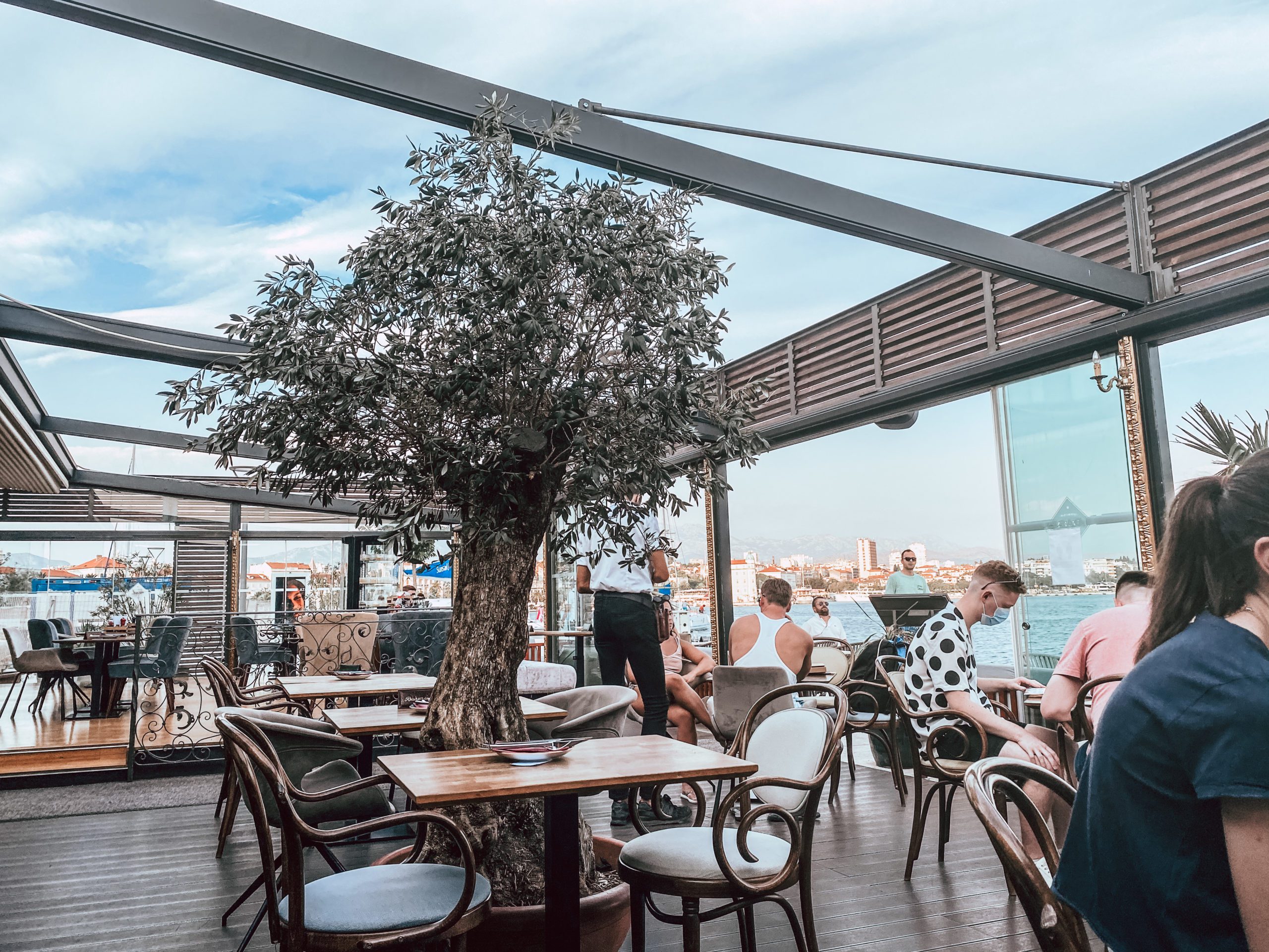Croatia reopens terraces of bars and restaurants next week