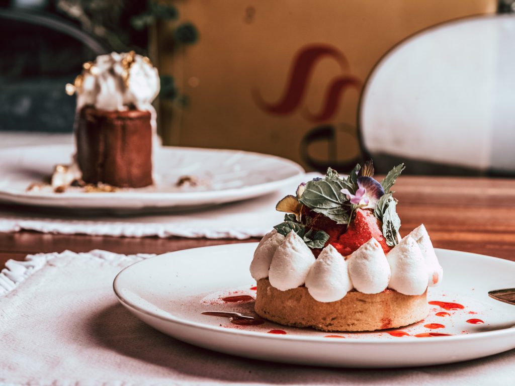 CHEESECAKE OF RASPBERRY AND CHERRY TOMATO