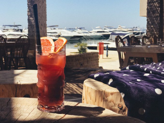 15+ Cheap Glass Drinking Dispensers on Amazon