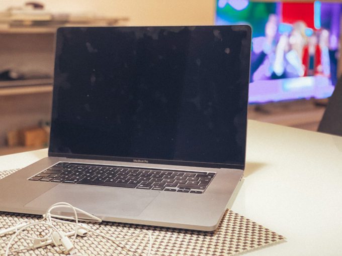 25+ Electronics gifts under $100 on Amazon